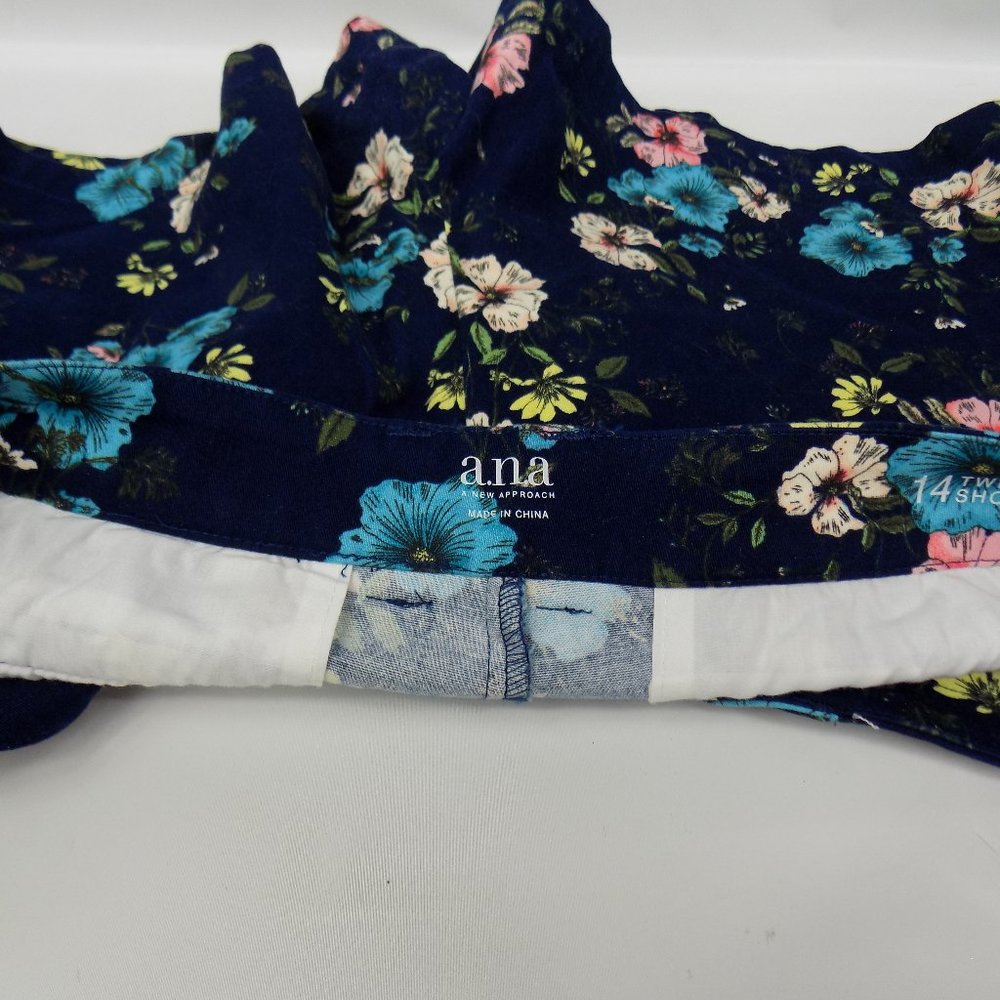 a.n.a. (A New Approach) Flowered Twill Shorts Size 14 - Picture 8 of 8
